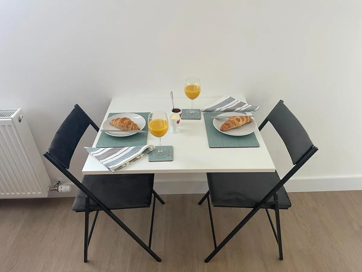 アパート Modern Studio Apartment, Access To Holyrood & City エディンバラ