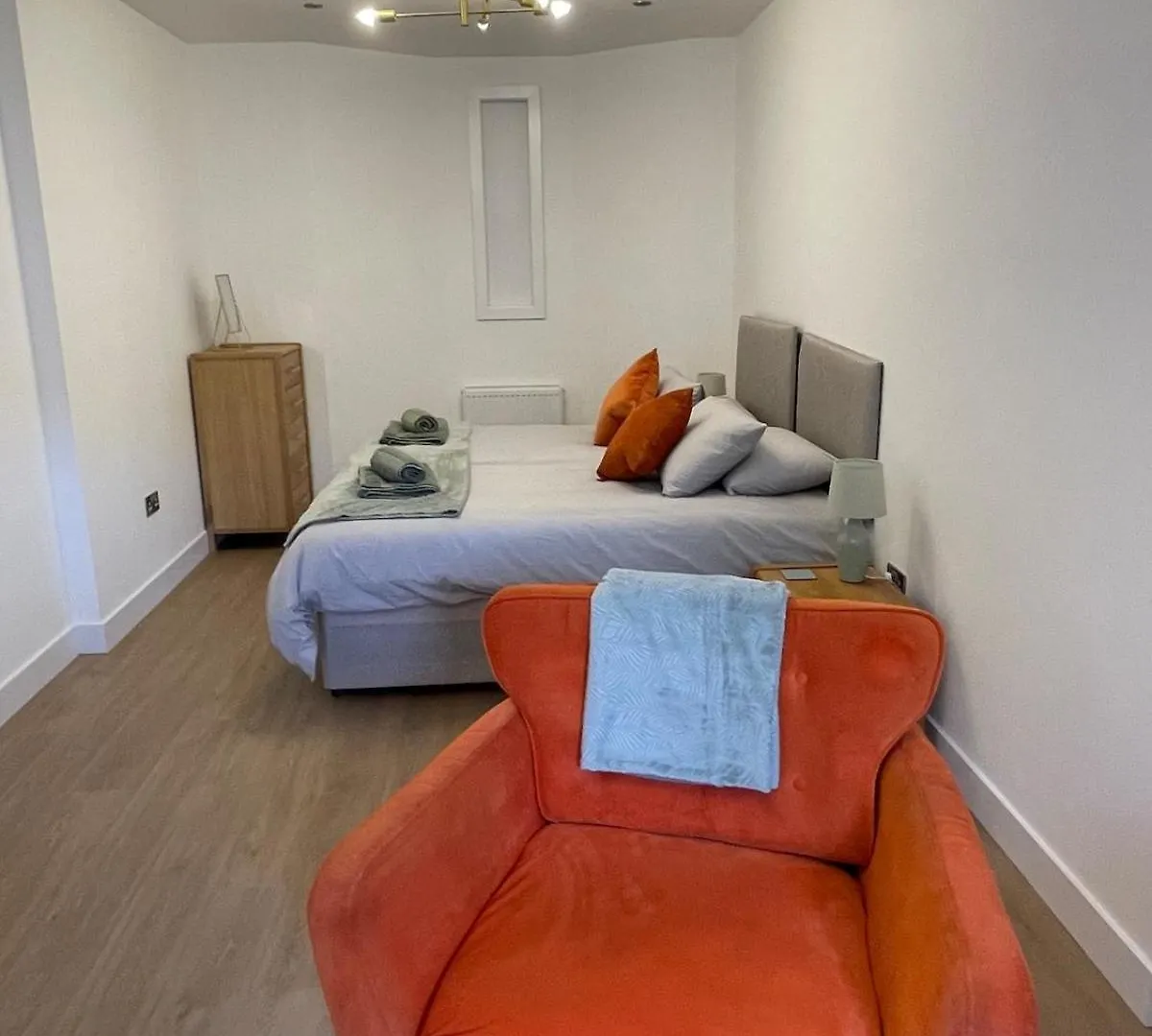 Modern Studio Apartment, Access To Holyrood & City エディンバラ イギリス