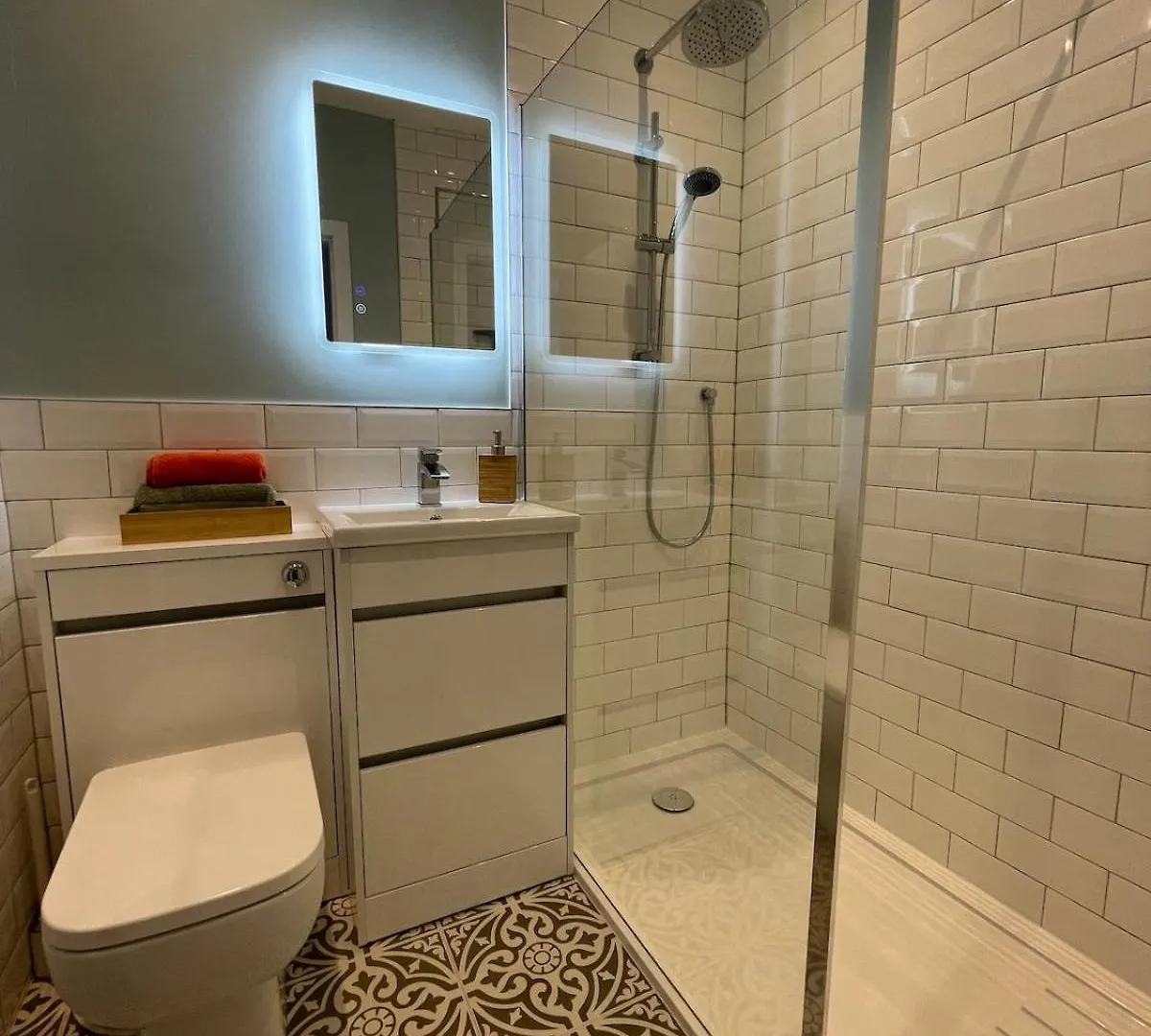 Modern Studio Apartment, Access To Holyrood & City エディンバラ 0*,  イギリス